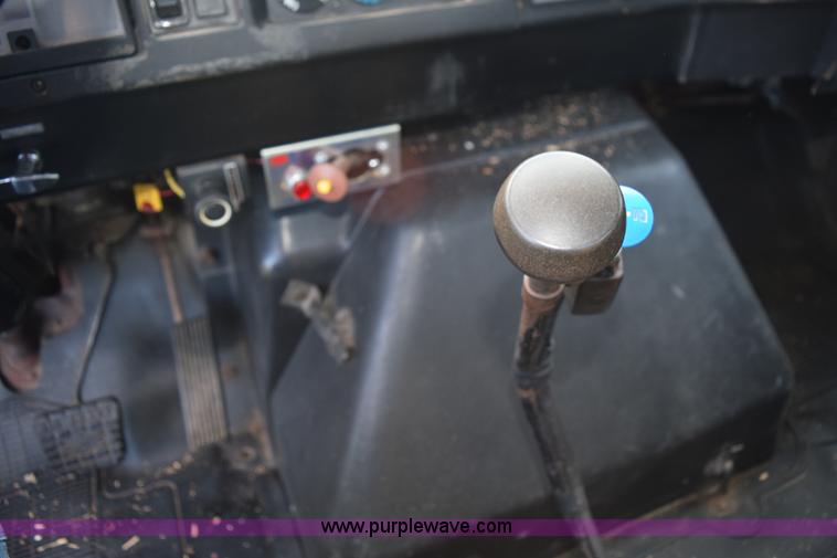 image for item K6649 1991 International 4900 flatbed truck