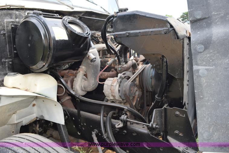 image for item K6649 1991 International 4900 flatbed truck