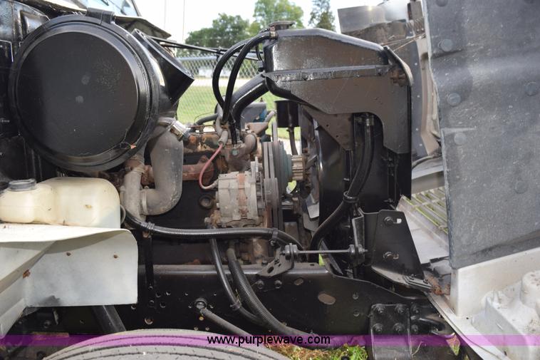 image for item K6649 1991 International 4900 flatbed truck