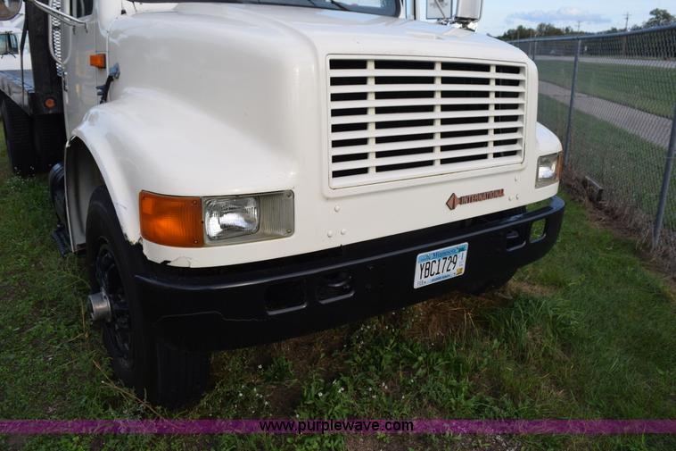 image for item K6649 1991 International 4900 flatbed truck
