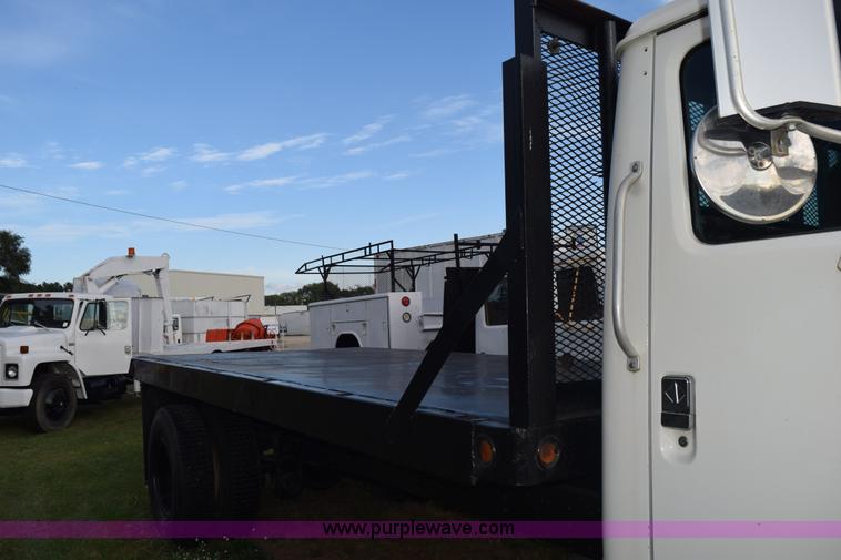 image for item K6649 1991 International 4900 flatbed truck