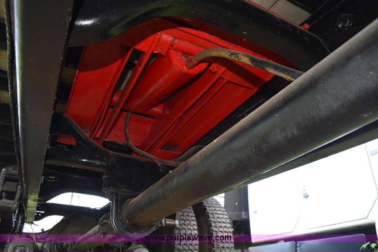 image for item K6649 1991 International 4900 flatbed truck