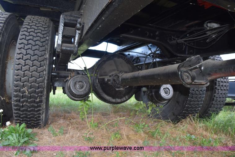 image for item K6649 1991 International 4900 flatbed truck