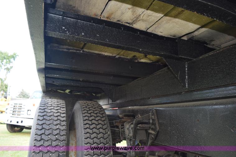 image for item K6649 1991 International 4900 flatbed truck