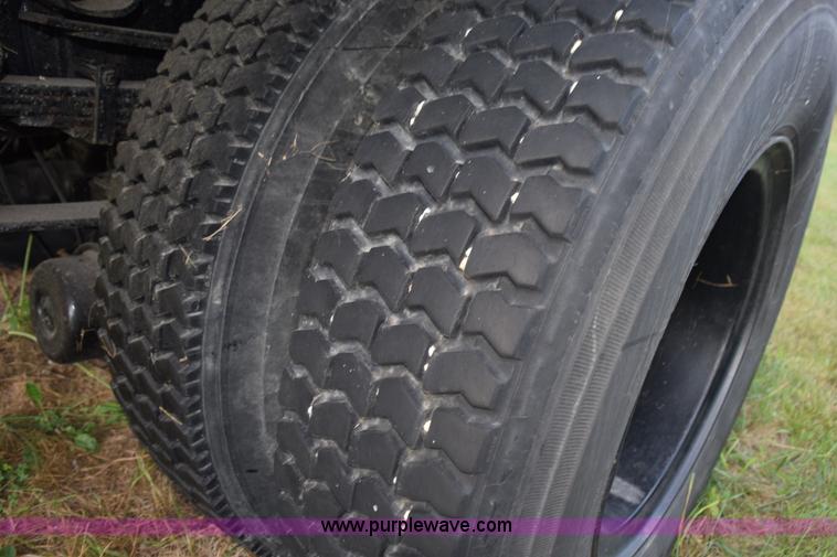 image for item K6649 1991 International 4900 flatbed truck