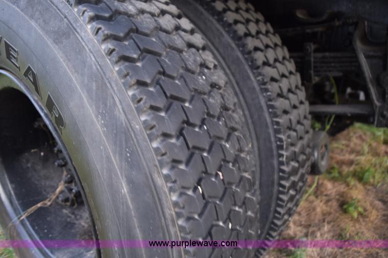 image for item K6649 1991 International 4900 flatbed truck