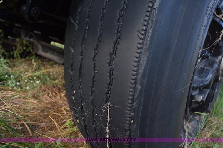 image for item K6649 1991 International 4900 flatbed truck