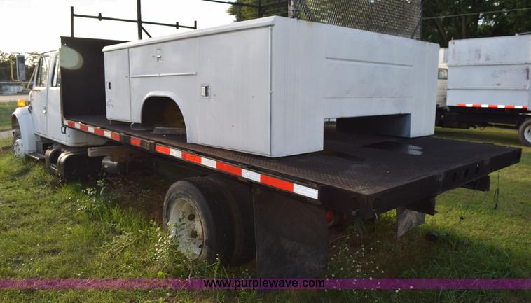 image for item K6650 1990 International 4600LP flatbed truck
