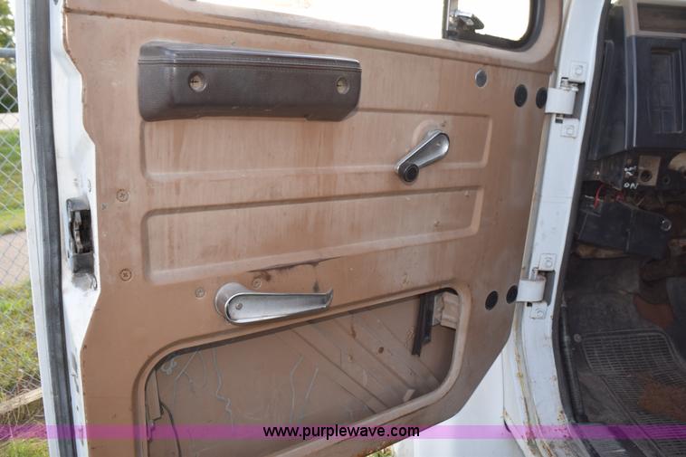 image for item K6650 1990 International 4600LP flatbed truck