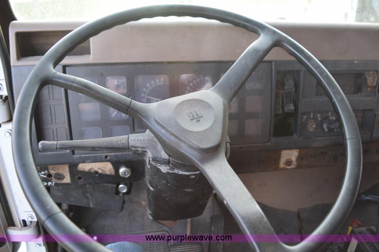 image for item K6650 1990 International 4600LP flatbed truck