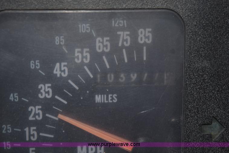 image for item K6650 1990 International 4600LP flatbed truck