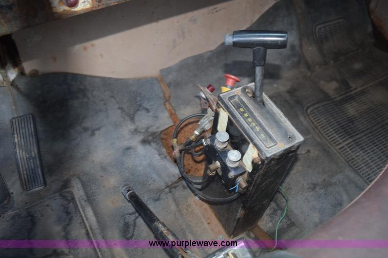 image for item K6650 1990 International 4600LP flatbed truck