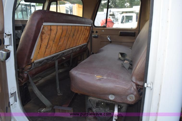 image for item K6650 1990 International 4600LP flatbed truck