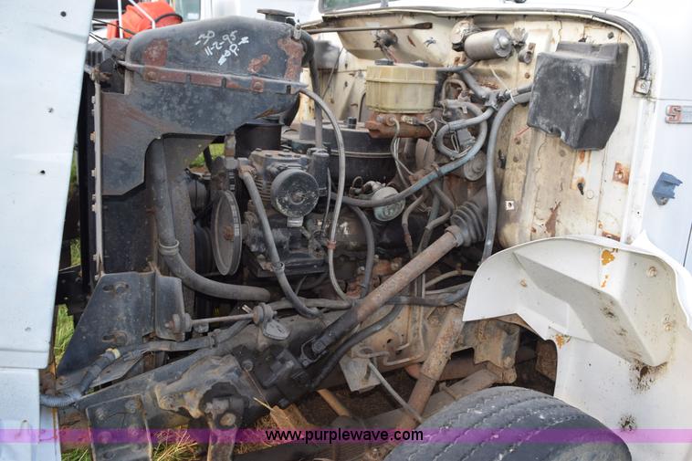 image for item K6650 1990 International 4600LP flatbed truck