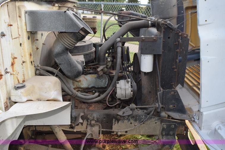 image for item K6650 1990 International 4600LP flatbed truck