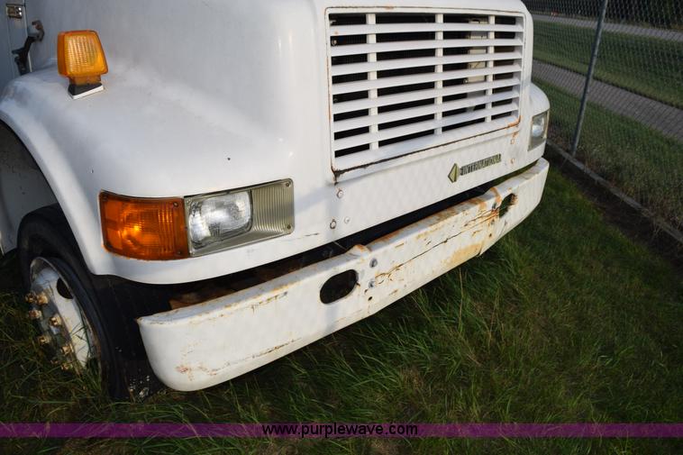 image for item K6650 1990 International 4600LP flatbed truck