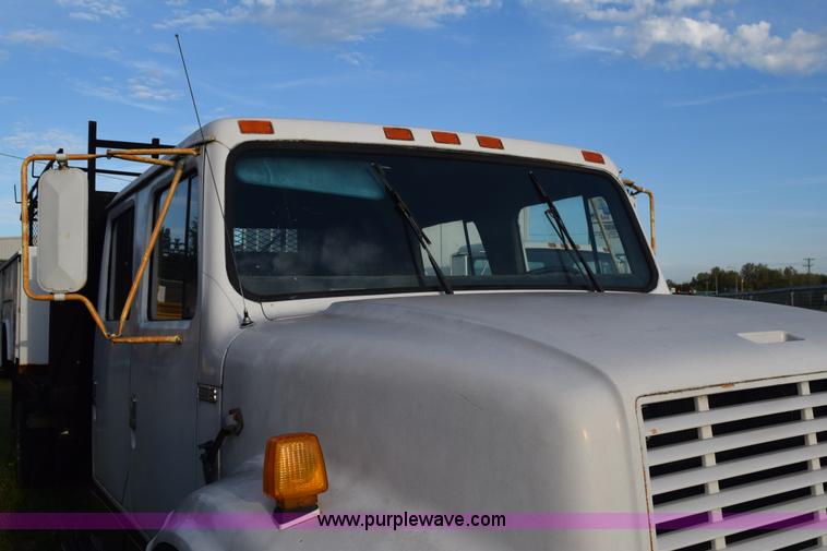 image for item K6650 1990 International 4600LP flatbed truck