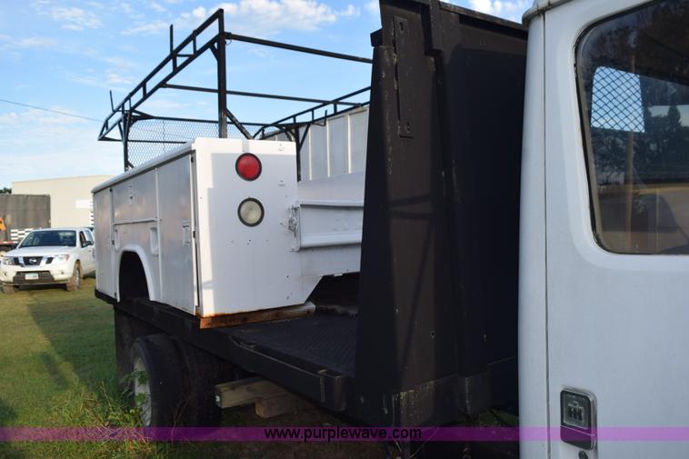 image for item K6650 1990 International 4600LP flatbed truck