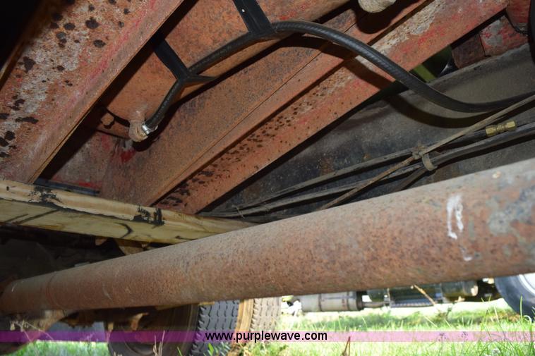 image for item K6650 1990 International 4600LP flatbed truck