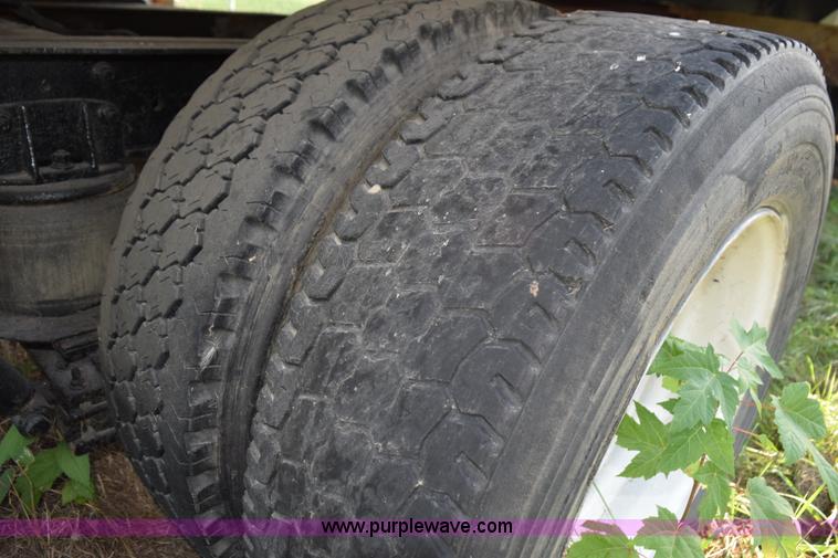 image for item K6650 1990 International 4600LP flatbed truck