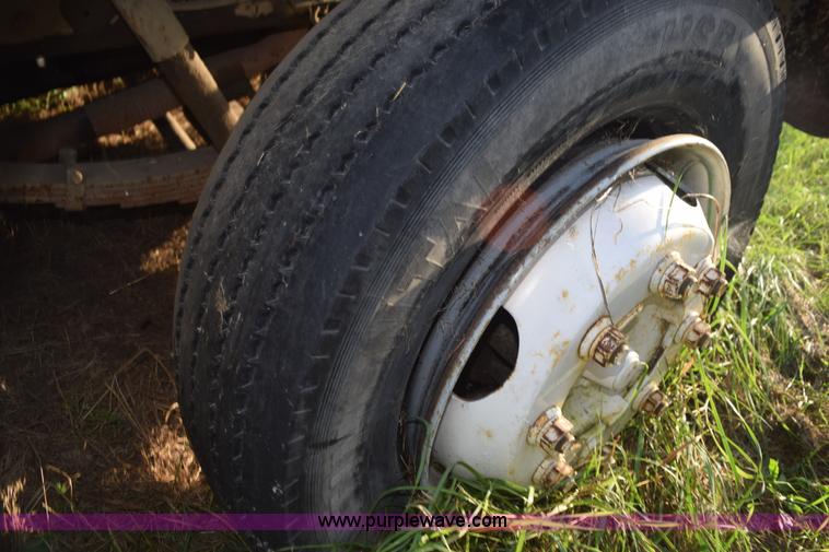 image for item K6650 1990 International 4600LP flatbed truck