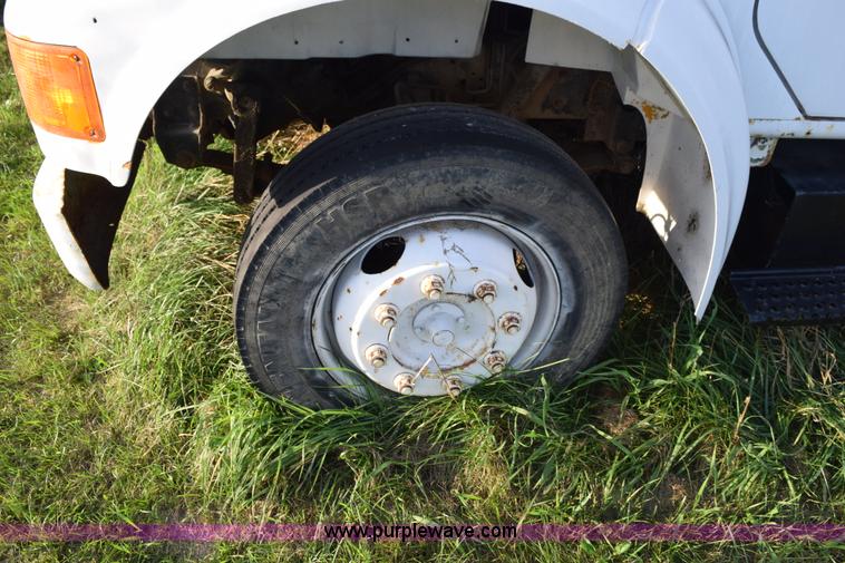 image for item K6650 1990 International 4600LP flatbed truck