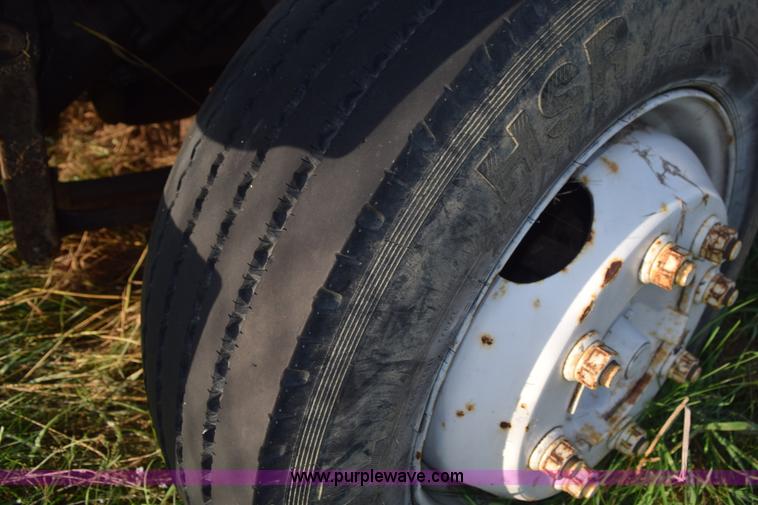 image for item K6650 1990 International 4600LP flatbed truck