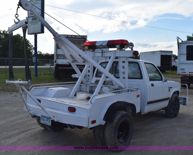 image for item K6652 1990 Dodge Dakota wrecker pickup truck