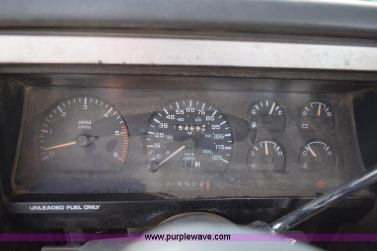 image for item K6652 1990 Dodge Dakota wrecker pickup truck