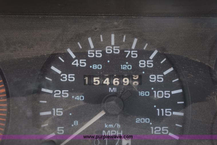 image for item K6652 1990 Dodge Dakota wrecker pickup truck