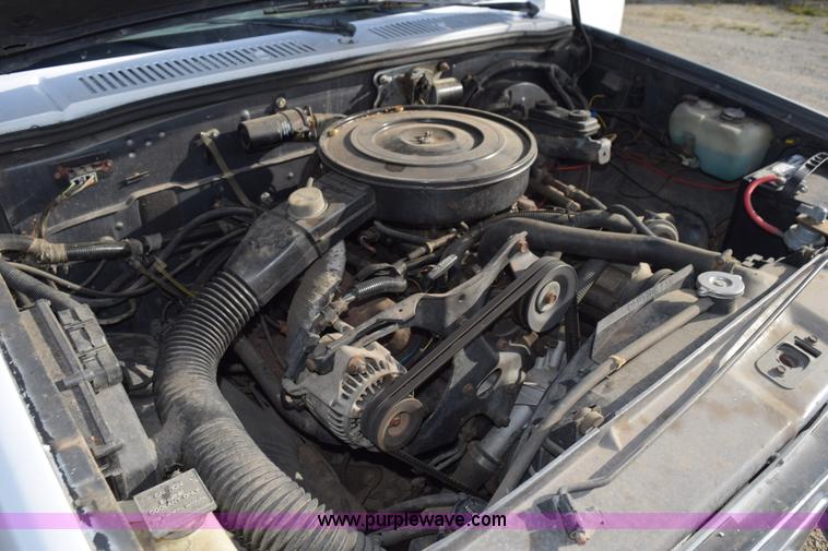 image for item K6652 1990 Dodge Dakota wrecker pickup truck