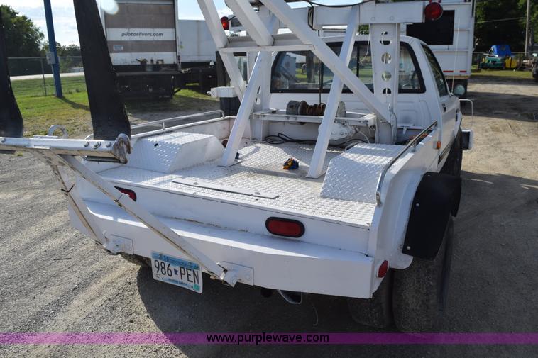 image for item K6652 1990 Dodge Dakota wrecker pickup truck