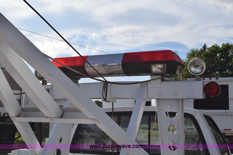 image for item K6652 1990 Dodge Dakota wrecker pickup truck