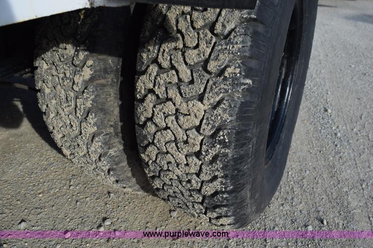 image for item K6652 1990 Dodge Dakota wrecker pickup truck