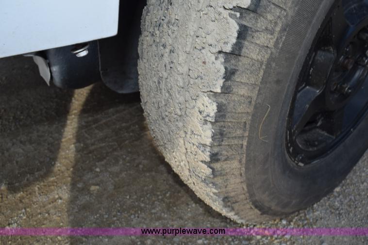 image for item K6652 1990 Dodge Dakota wrecker pickup truck