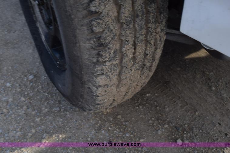 image for item K6652 1990 Dodge Dakota wrecker pickup truck