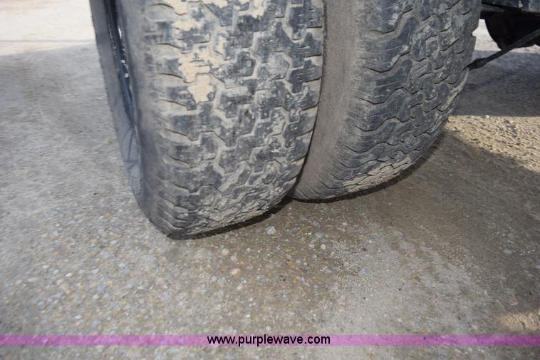 image for item K6652 1990 Dodge Dakota wrecker pickup truck