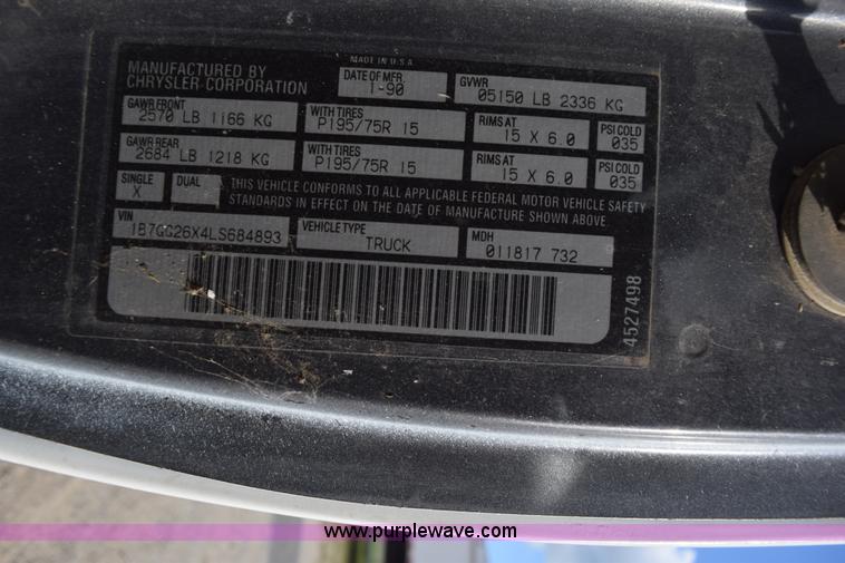 image for item K6652 1990 Dodge Dakota wrecker pickup truck