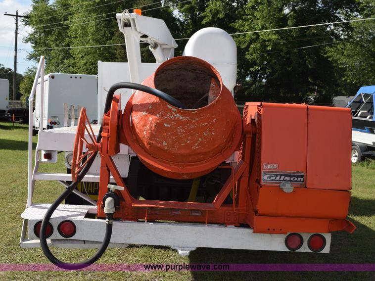 image for item K6653 1985 International S1900 flatbed truck with crane