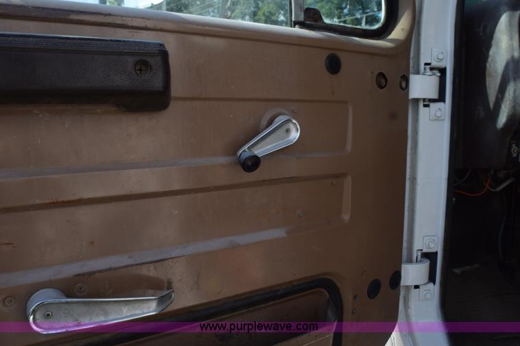 image for item K6653 1985 International S1900 flatbed truck with crane