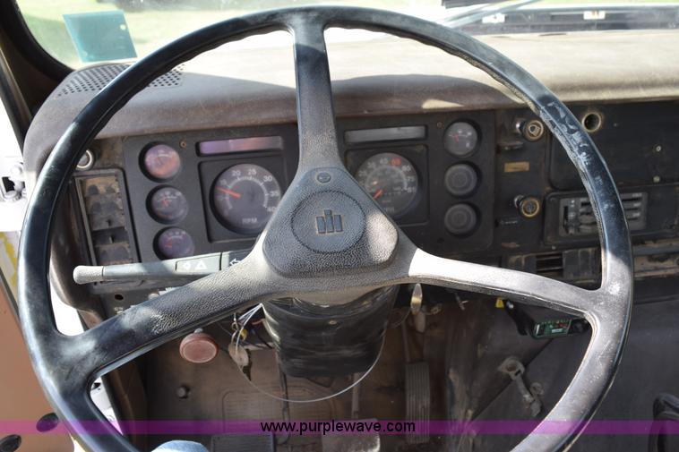 image for item K6653 1985 International S1900 flatbed truck with crane