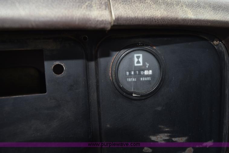 image for item K6653 1985 International S1900 flatbed truck with crane