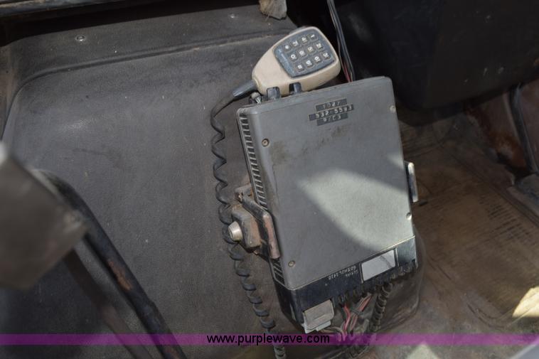 image for item K6653 1985 International S1900 flatbed truck with crane