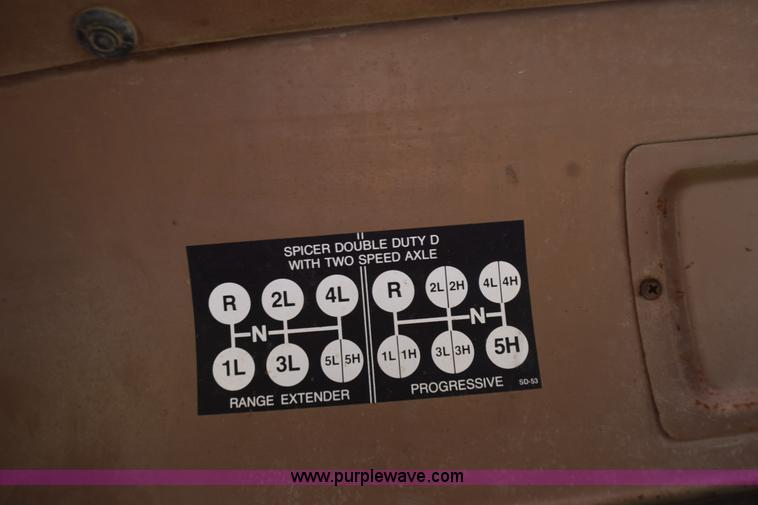 image for item K6653 1985 International S1900 flatbed truck with crane