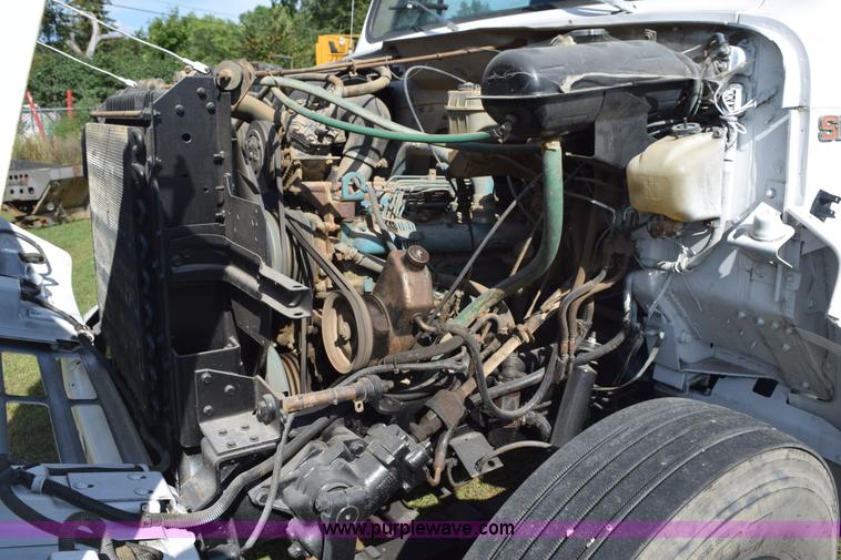 image for item K6653 1985 International S1900 flatbed truck with crane