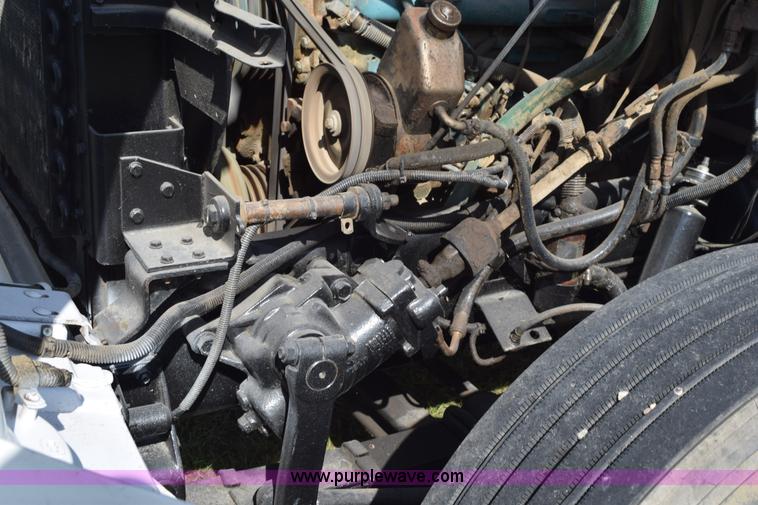 image for item K6653 1985 International S1900 flatbed truck with crane