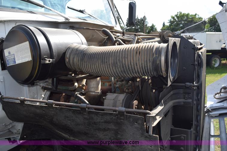 image for item K6653 1985 International S1900 flatbed truck with crane