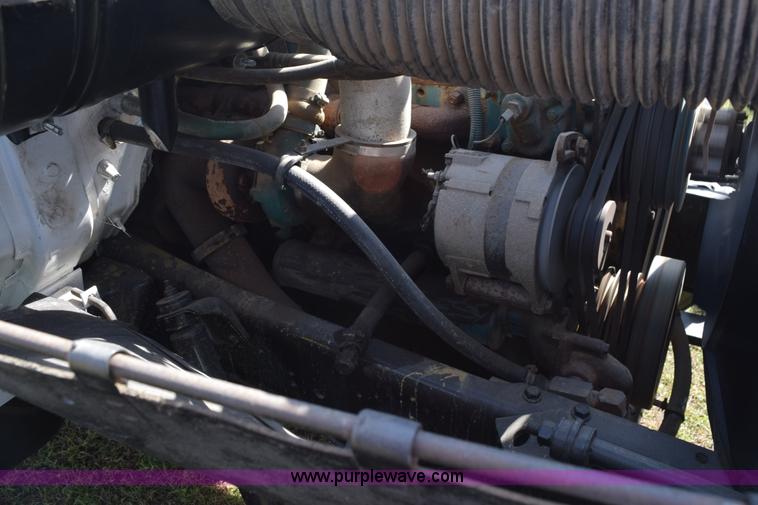 image for item K6653 1985 International S1900 flatbed truck with crane