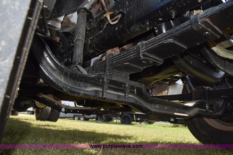 image for item K6653 1985 International S1900 flatbed truck with crane