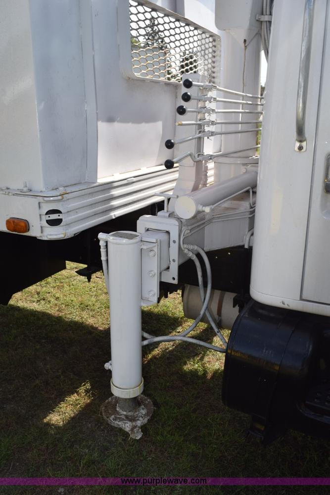 image for item K6653 1985 International S1900 flatbed truck with crane